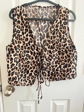 Leopard Print Tie-Front Crop Vest
